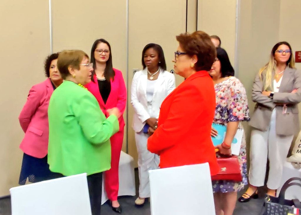 PJdeHonduras's tweet photo. La Presidenta del @PJdeHonduras, Rebeca Lizette Ráquel Obando, @RebecaRaquelO, compartió con la Vicepresidenta del #ClubdeMadrid y expresidenta de #Chile, Michelle Bachelet, en el marco del Diálogo sobre la Participación Política de las Mujeres realizado este día en #Honduras. https://t.co/2QP39PLjDb