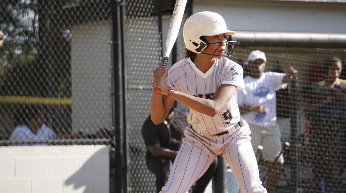 M_Bledsoe10's tweet photo. Just getting started 🥎💕 https://t.co/9el6YQbkJh