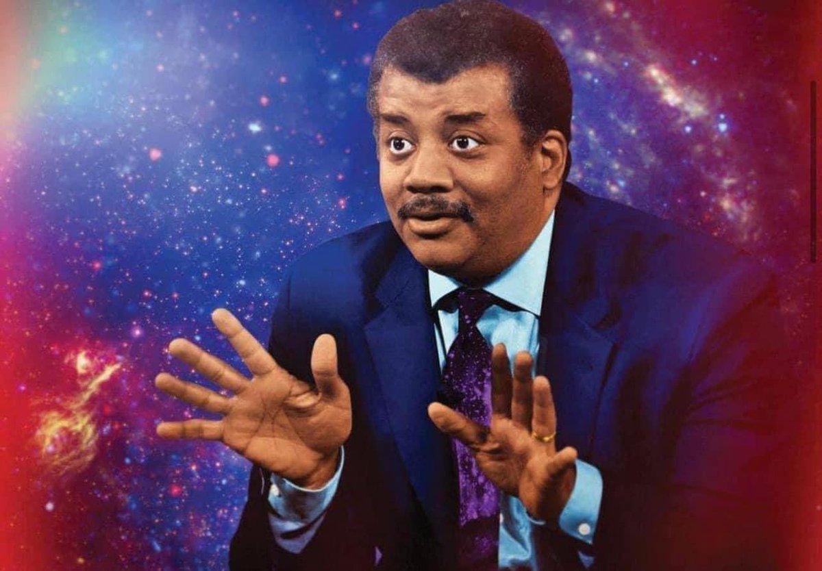 “El ADN humano es 98% idéntico al del chimpancé. Sin embargo, los humanos construimos telescopios, componemos sinfonías y tenemos ciencia y literatura, mientras los chimpancés apilan cajas y comprenden lenguaje de señas, igual que nuestros niños pequeños. Si ese 2% es lo que nos