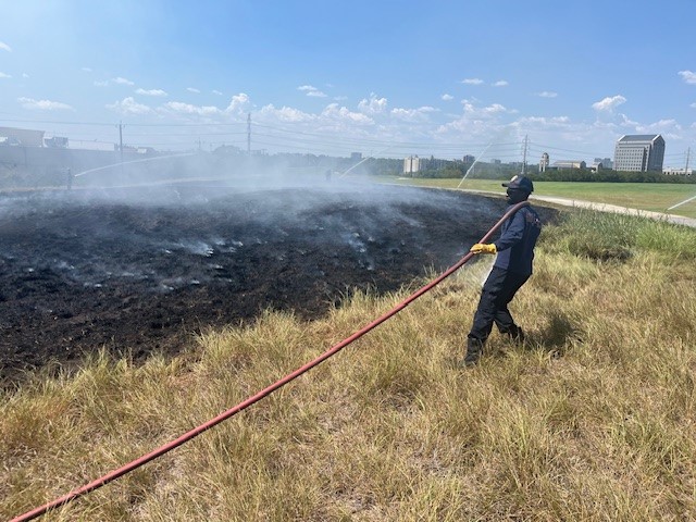 QuarryGolfSA's tweet photo. We know everyone is FIRED up to play The Quarry Golf Course BUT this was a little too much!  Thank you SA Fire Department for the unbelievably fast response time. Best Fire Department in Texas! And thanks to @BruceBurgergolf  for working the hoses too (Our Irrigation!) https://t.co/veB9Ph6wUQ