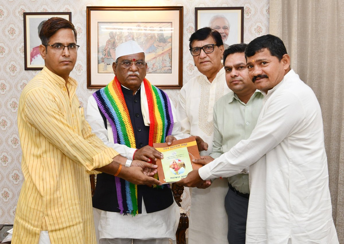 Meeting with the founding member of Sahakar Bharati and His Excellency Governor Shri Haribhau Kisanrao Ji Bagde. 
LtoR I, Shri Hemendra Ji Sharma, Shri Manoj Ji Sharma and Shri Sanjay Ji Pachpor.
#sahakarbharati #cooperative #haribhaubagde