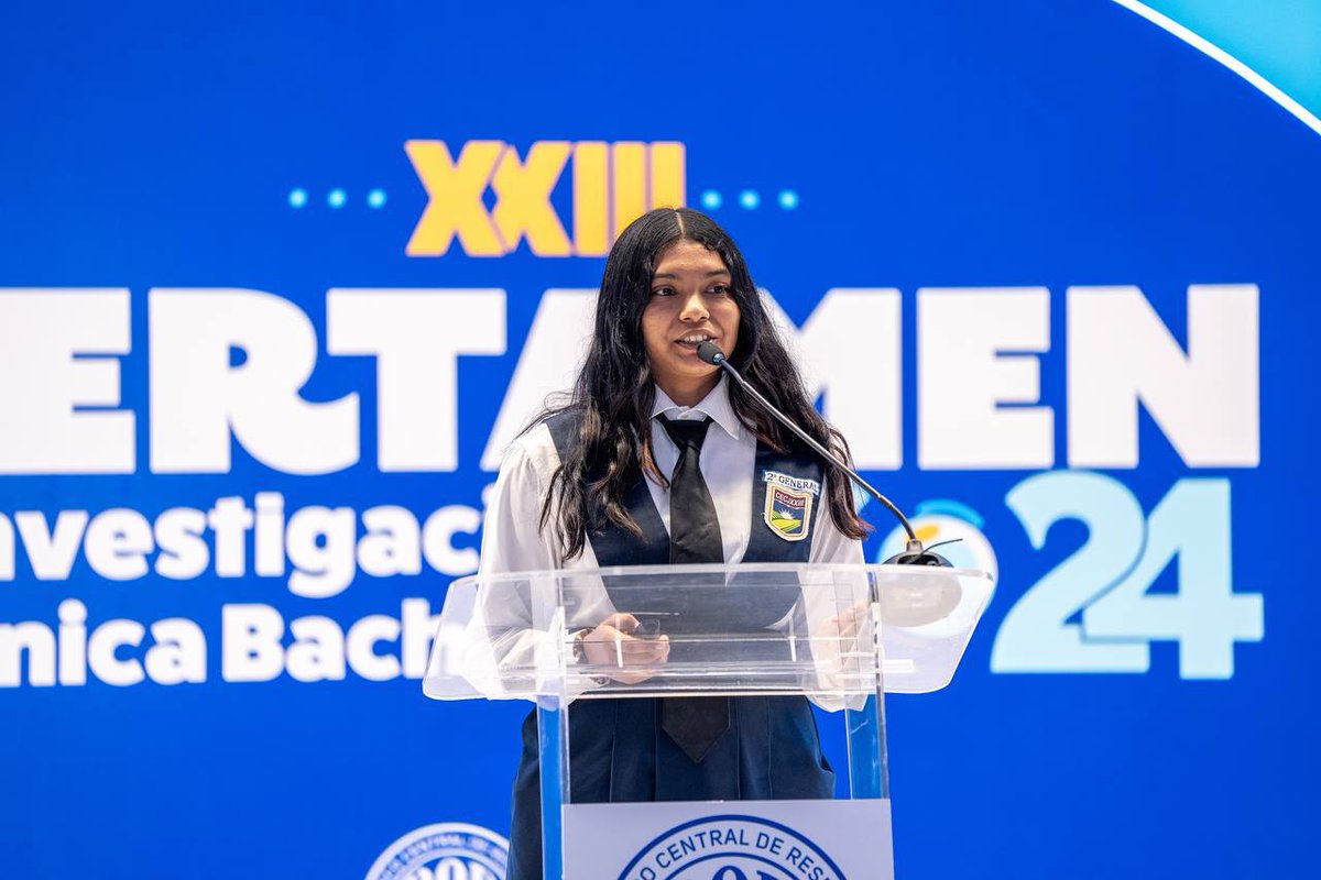 bcr_sv's tweet photo. Felicitamos a los ganadores del Certamen, especialmente a la ganadora del primer lugar, Adriana Rashel Estrada Molina, que este día no solo obtuvieron una beca, sino la oportunidad de cumplir sus sueños y ser parte de un mejor futuro para El Salvador. #SoyBecadoBCR https://t.co/CJal4p9SUd