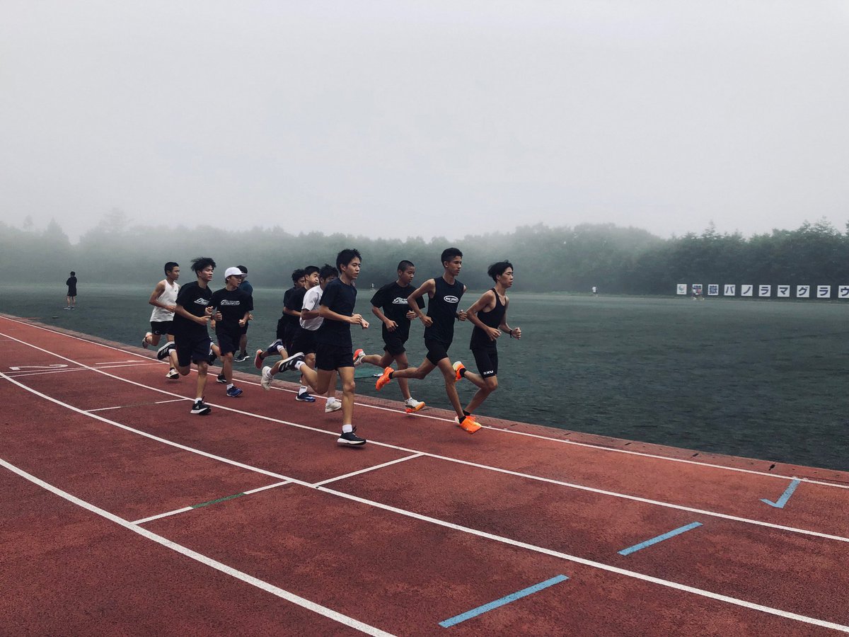 HidaOntakeTArea's tweet photo. #飛騨御嶽高原高地トレーニングエリア で合宿された #中京大中京高校陸上競技部 の皆さんが #下呂市中学校合同部活動（陸上部・駅伝部）の皆さんと交流をしました🏃‍♂️‍➡️
当エリアは今後も皆さんのご活躍を応援させていただきます📣✨

#高地トレーニング　#御嶽高トレ　#御嶽パノラマグラウンド https://t.co/QmFyEOHTB6