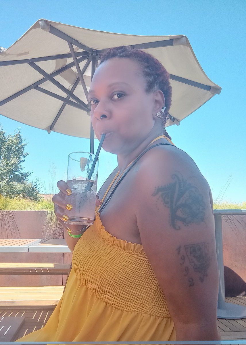 MikkiTeeLS's tweet photo. Lemonade is refreshing https://t.co/GINaodvn8b