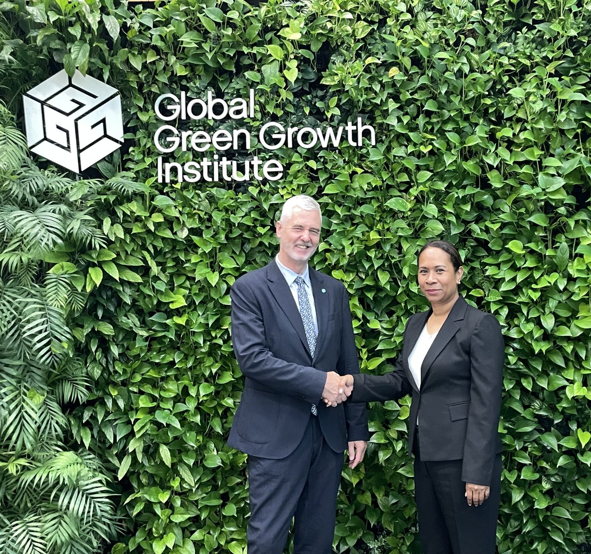 GGGI_PNG (@gggi_png) on Twitter photo Recently, our Director General, Dr. <a href="/FrankRijsberman/">Frank Rijsberman</a>, welcomed Her Excellency <a href="/HelenAitsi/">Helen Aitsi</a>, Ambassador of Papua New Guinea, and her delegation to GGGI HQ to explore future collaborations for #GreenGrowth in #PNG. Thank you for your visit✨
🔗GGGI in PNG: bit.ly/4chiS5G Recently, our Director General, Dr. <a href="/FrankRijsberman/">Frank Rijsberman</a>, welcomed Her Excellency <a href="/HelenAitsi/">Helen Aitsi</a>, Ambassador of Papua New Guinea, and her delegation to GGGI HQ to explore future collaborations for #GreenGrowth in #PNG. Thank you for your visit✨
🔗GGGI in PNG: bit.ly/4chiS5G