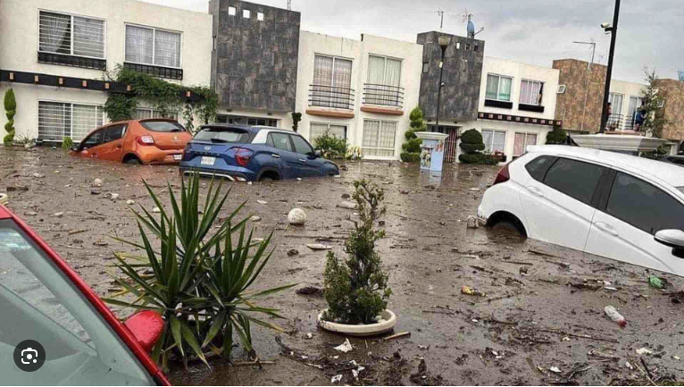 wadelacruz's tweet photo. LA PEOR TRAGEDIA DE LA HISTORIA DE CHALCO

20 días de 1.50 mts de agua en 700 viviendas, sin luz,  con todos sus muebles DESTRUIDOS, con enfermedades por las aguas negras

NUNCA ANTES habían padecido mas de 20 DIAS inundados y el gobierno sin atenderlos

ACUERDENSE x QUIEN VOTARON y QUE APLAUDIERON LA DESAPARICION DEL FONDEN

RETWEET