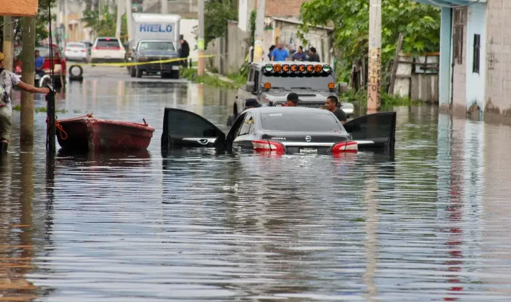 wadelacruz's tweet photo. LA PEOR TRAGEDIA DE LA HISTORIA DE CHALCO

20 días de 1.50 mts de agua en 700 viviendas, sin luz,  con todos sus muebles DESTRUIDOS, con enfermedades por las aguas negras

NUNCA ANTES habían padecido mas de 20 DIAS inundados y el gobierno sin atenderlos

ACUERDENSE x QUIEN VOTARON y QUE APLAUDIERON LA DESAPARICION DEL FONDEN

RETWEET