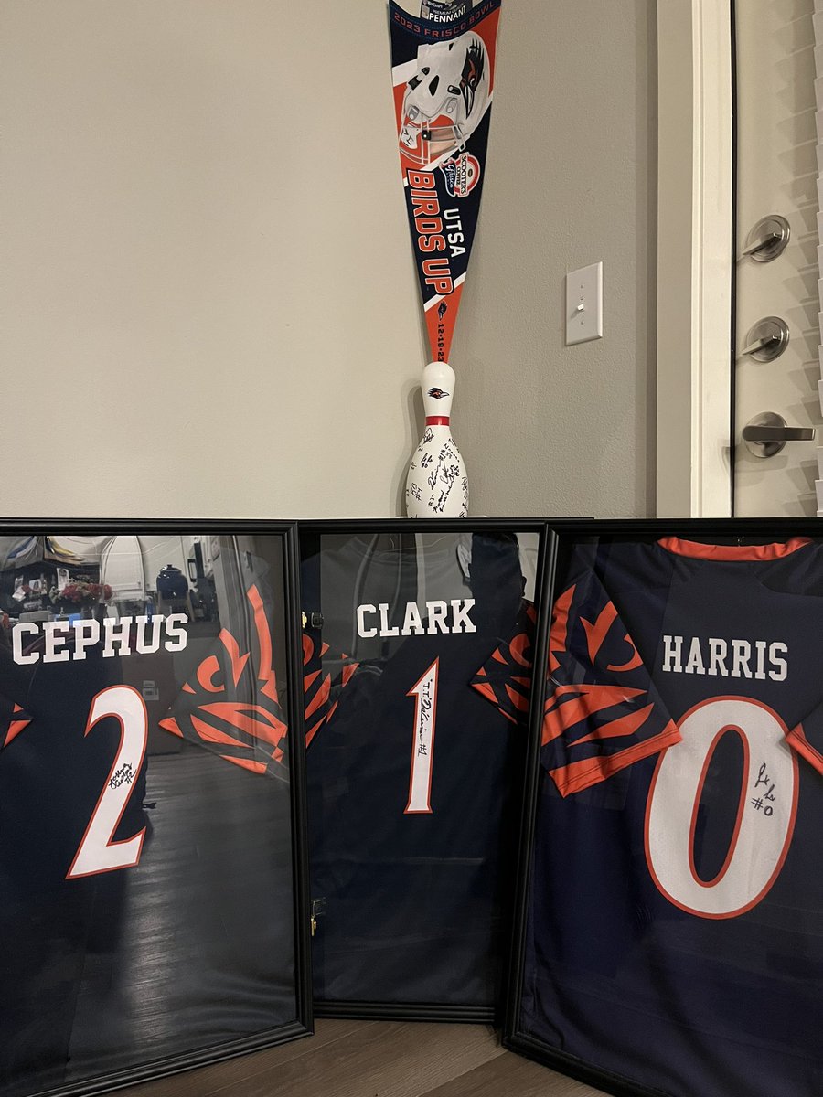 Rowdy Roadies🤙🏼 (@rowdyroadies210) on Twitter photo HUGE thanks to <a href="/DeCorianClark6/">DC1ARK_</a> for signing our jersey this weekend! Looking mighty fine next to <a href="/joshua_cephus/">Joshua Cephus🚶🏾♂️</a> and <a href="/thefrankharris/">Frank Harris</a> to complete the #210TriangleOfToughness in our home. We will forever love and support y’all! #UTSA
#BirdsUp 🤙🏼🧡💙 HUGE thanks to <a href="/DeCorianClark6/">DC1ARK_</a> for signing our jersey this weekend! Looking mighty fine next to <a href="/joshua_cephus/">Joshua Cephus🚶🏾♂️</a> and <a href="/thefrankharris/">Frank Harris</a> to complete the #210TriangleOfToughness in our home. We will forever love and support y’all! #UTSA
#BirdsUp 🤙🏼🧡💙