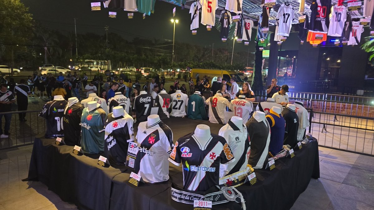PauloPiresCRVG's tweet photo. ExpoVasco no show de aniversário do Vasco da Gama. Sempre juntos, um orgulho contar um pouco dessa linda história. https://t.co/0x4UCaKMmq