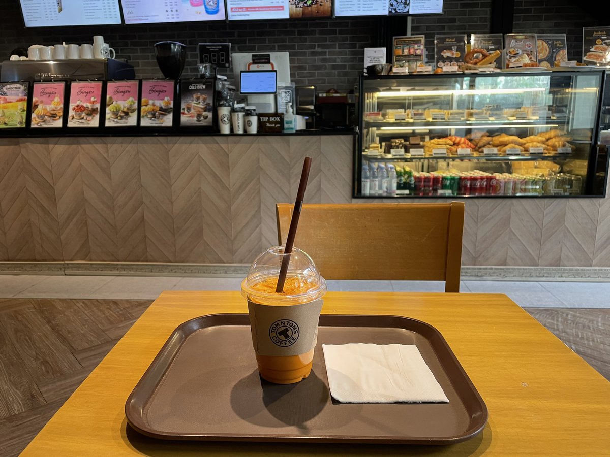 giwa0212's tweet image. トムエントムスコーヒーで食後の休憩！
韓国発のコーヒーチェーンらしいです！
#TOMNTOMS COFFEE