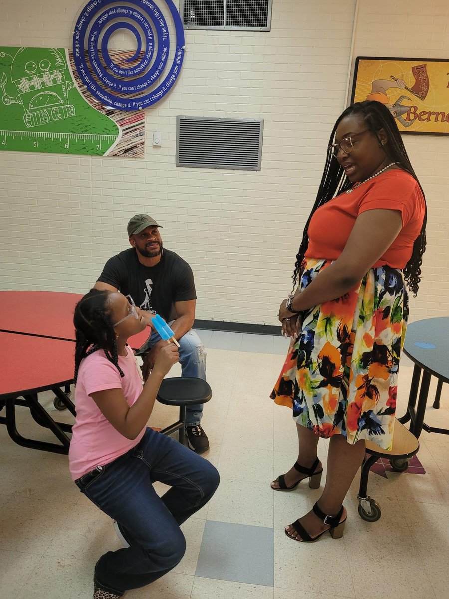 EduHurley's tweet photo. I had a blast meeting my Bernd Leaders and their families today! Looking forward to a great school year! #berndraiders #northeastzone #notablenortheastzone #eastside #Built4Bibb #popsicleswiththeprincipal https://t.co/U9CHKIQSLi