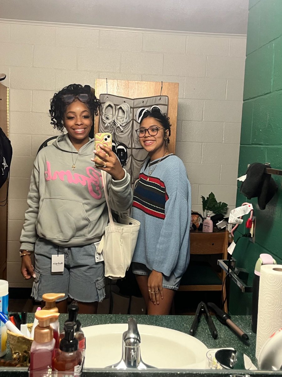 SewardWBB's tweet photo. FIRST DAY OF SCHOOL 🎒 https://t.co/Q8afgEOZny