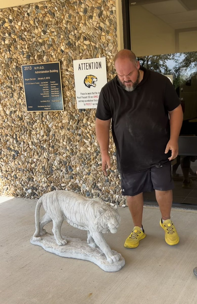 mpdebmalone's tweet image. An MPISD Hero who gives credit to many others while working behind the scenes to support our Tiger Family. Thank you @RandallMcMinn for the countless hours and muscle! 💛🖤💛#WeAreOne #Family