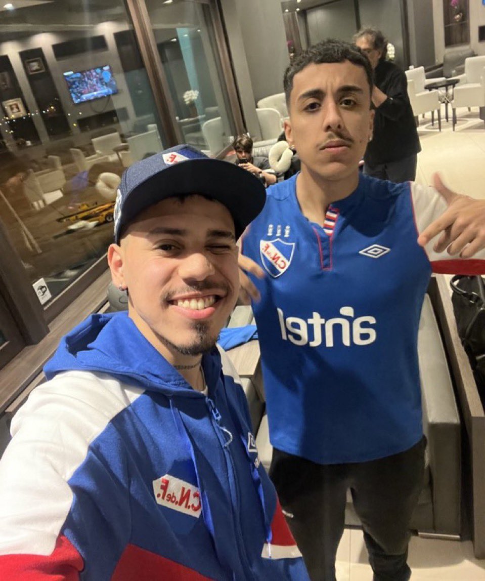 Me robaron el celular la semana pasada y los que me lo robaron no saben que las fotos se suben a la nube

 RT para compartir