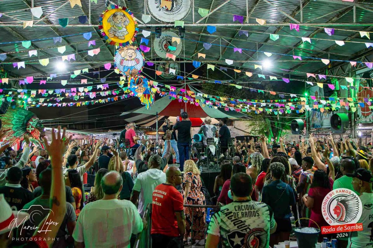 caciqueoficial's tweet image. “O samba se faz prisioneiro pacato dos nossos tantãs, o banjo liberta da garganta do povo as suas emoções” — Jorge Aragão

#caciquederamos
#sambaraiz
#templosagradodosamba