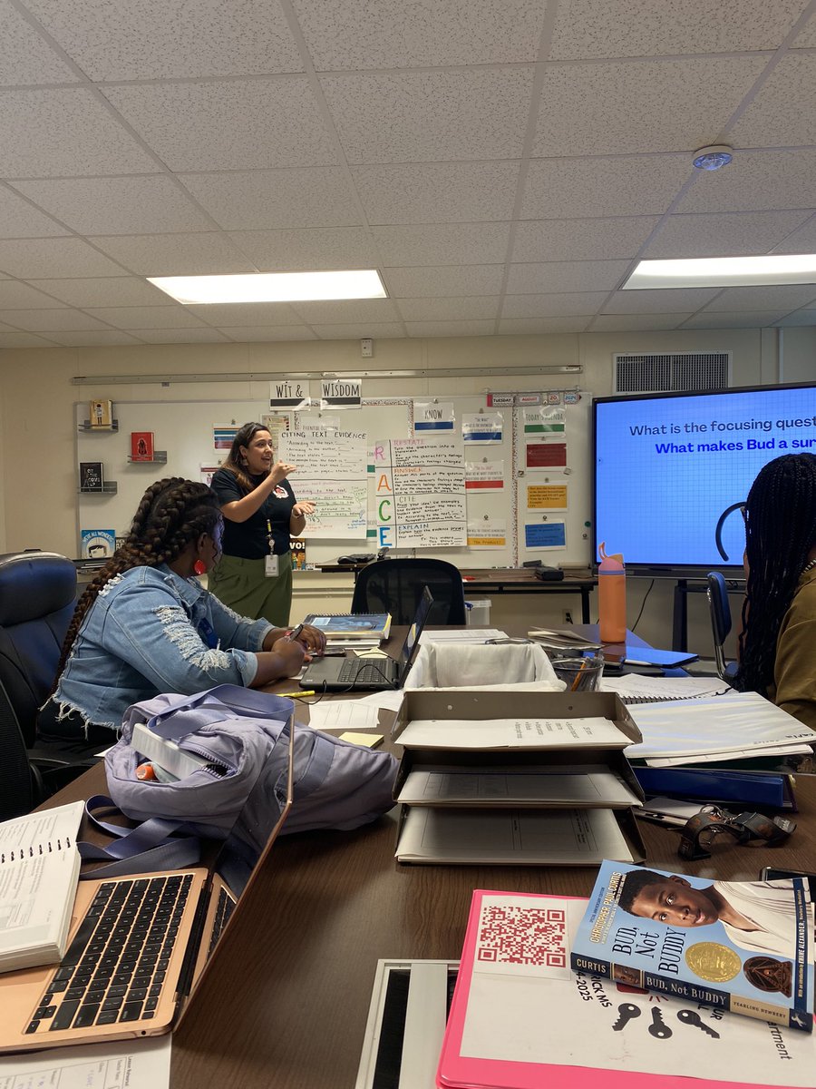 BrandiceArmstr1's tweet photo. It’s lesson rehearsal time 😁!
@HambrickMS_AISD https://t.co/cbKSKH7MK1