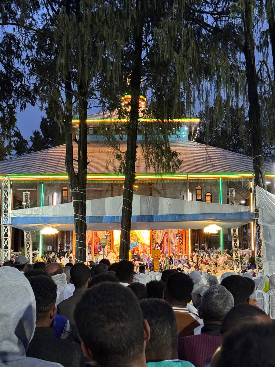 ለዘላለም ንፅይት በመሆኗ
ከኔ ጋር ነው ህያው ቃልኪዳኗ
ደስተኛ ነኝ ሐዘኔን አልፌ
አፅናኝ ሁናኝ የመስቀል ስር ትርፌ
ኪዳነምህረት አምባ መጠጊያ ናት::