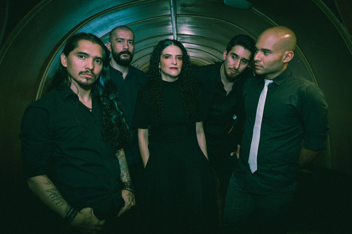 Hace un año y un día presentamos ante ustedes "Episodio 1: sucesos finales". ¿Cuál es su canción favorita de este episodio?

Qué sea este un motivo para volver a escucharlo aquí ditto.fm/episodio-1-suc…
También en #BandCamp metropolitanofficial.bandcamp.com/album/episodio…

¡Gracias por escuchar!