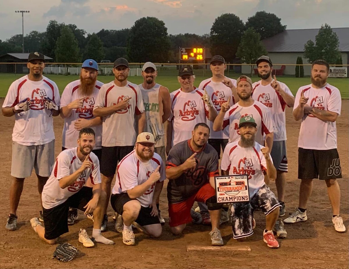 WarsawWhitecats's tweet photo. Aye, @JoeyVotto over here! Congrats on retirement & having a hell of a career in the @MLB for the @Reds. Meow that you got some free time.... any interest in wiffle ball or some rec league softball for @Arbys??? #WeHaveTheMeats #GreenIsGood #StayElevated https://t.co/epwvIeTaeE