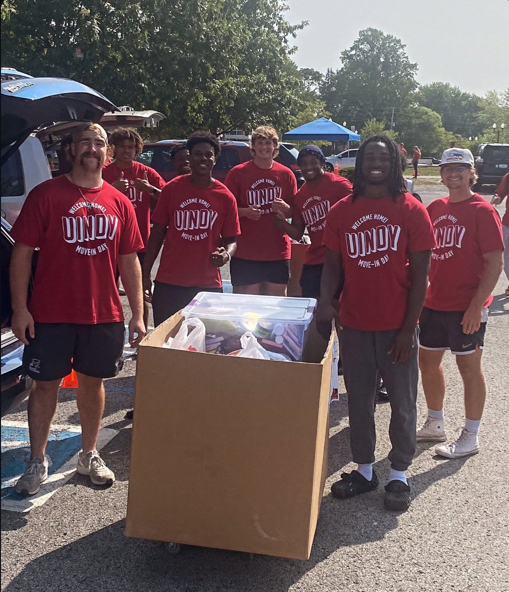 KeeversChris's tweet photo. UINDY move-in day. Our players did a fantastic job helping our new students move in. #TogetherWeWin https://t.co/fBPOgx5KJT