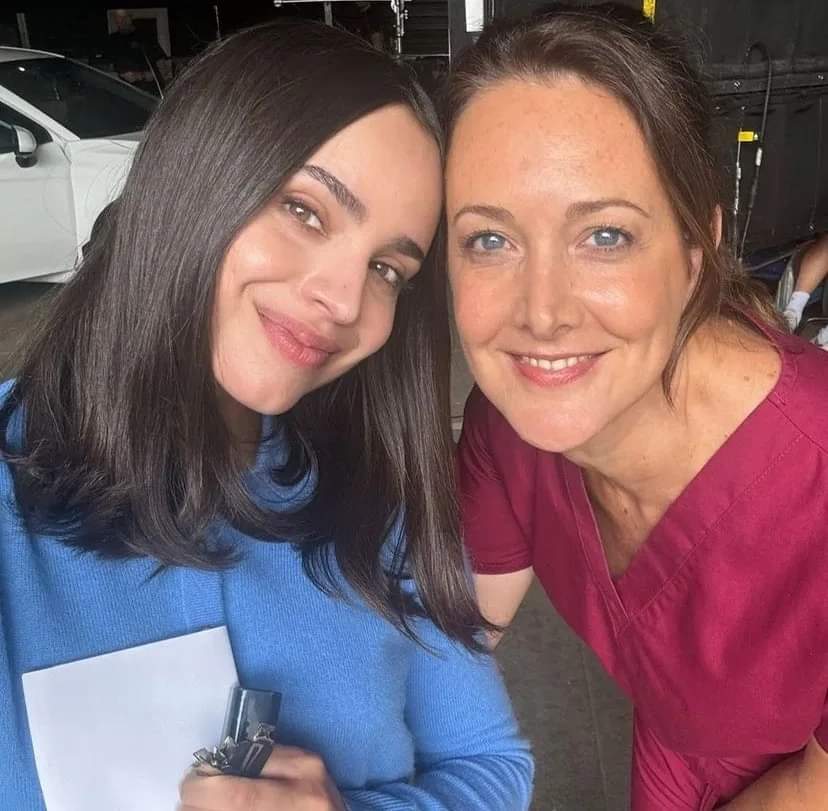 Sofia Carson  junto a Romina Cocca en el set de “My Oxford Year” en Londres! 🇬🇧

#sofiacarson <a href="/SofiaCarson/">Sofia Carson</a>