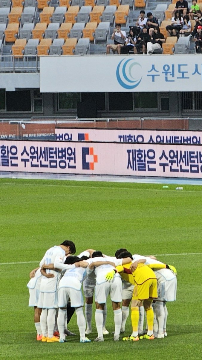 울현 배경사진 공유합니다!~ 제가 찍은거지만, 이번에 마크 없이 공유하고 싶어서 많이 퍼가세요💛💙 #울산HDFC #k리그