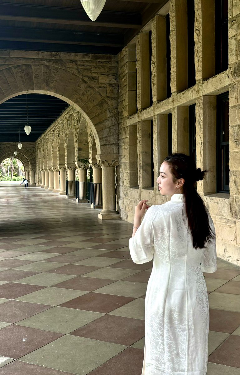 ms_Ttech_1's tweet photo. China dress https://t.co/tcEjK0EThs