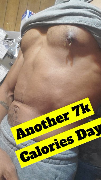 A 7k Calorie Food day AND a good Chest Pump day!! Anyone wanna come play with them!? https://t.co/iF