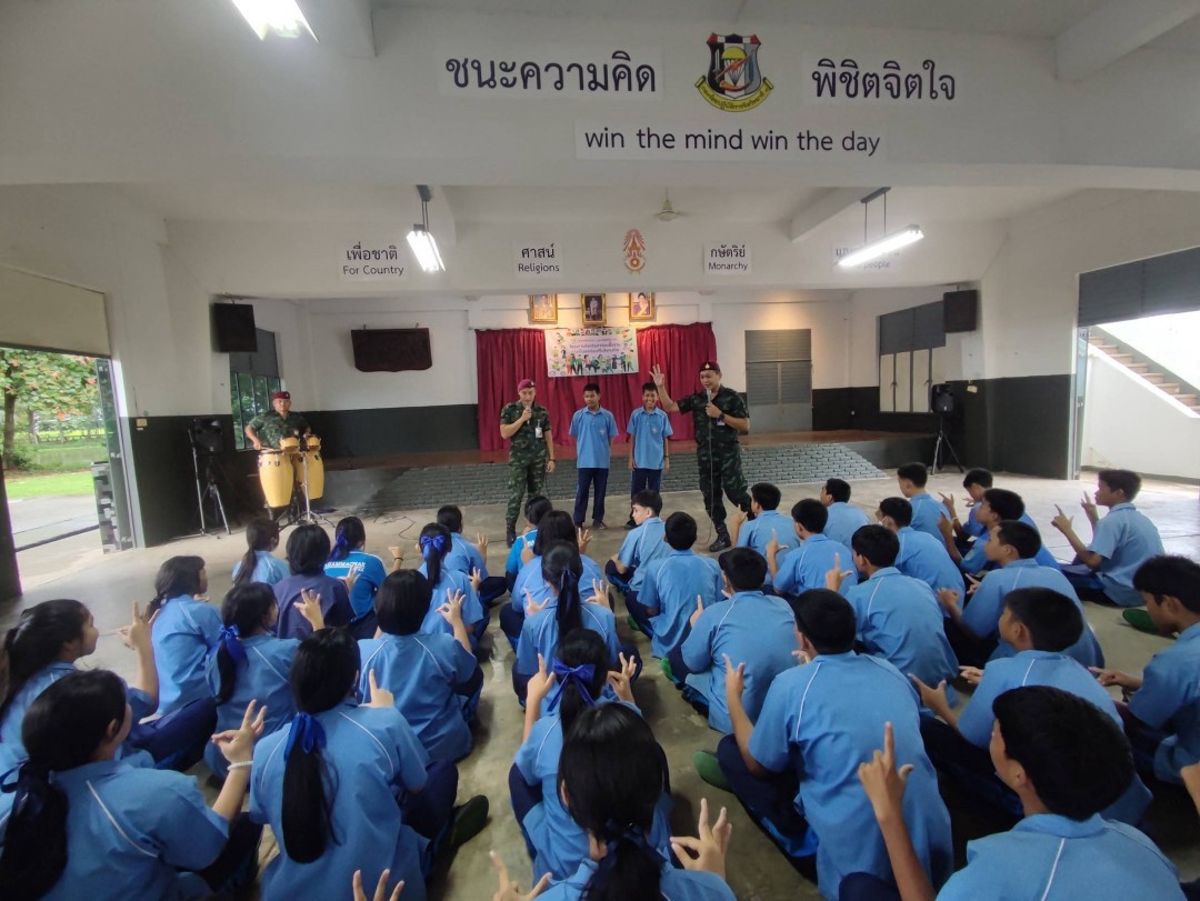 Thaipsyop1's tweet photo. 🏠 โครงการ "ส่งเสริมค่านิยมพื้นฐานการเป็นพลเมืองดีในสังคมไทย" พร้อมทั้งกิจกรรมการกระโดดหอสูง 34 ฟุต 🪂 โดย ชุดครูฝึก ที่จะคอยปลูกจิตสำนึกให้��ก่เด็กๆ เพื่อให้เยาวชนตระหนักรู้ถึงการอยู่ร่วมกันในสังคม 

#ค่ายฝึกเยาวชน #ร้อยปจว3 #ค่ายลูกเสือ 🐯
#กระโดดหอสูง34  #วิทยากรโมเดลใหม่ https://t.co/r1y9JPYQjh