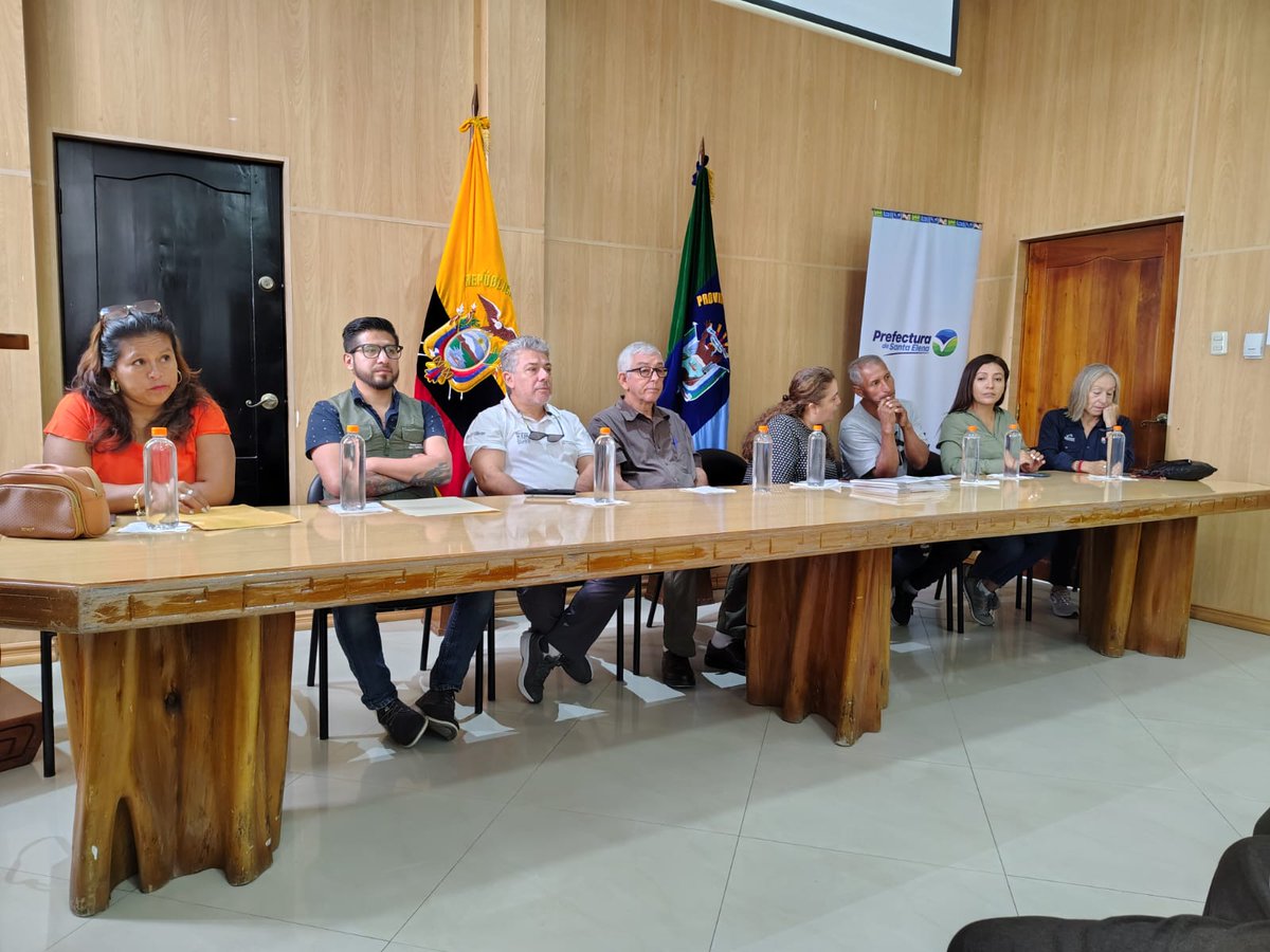 #SantaELena|Culminó con éxito la restauración forestal de 250 hectáreas en la Cordillera Chongón Colonche; su  objetivo fue recuperar el ecosistema de bosque seco, mejorar las condiciones del suelo y diversificar la productividad de 105 familias de varias comunas #HitosREM