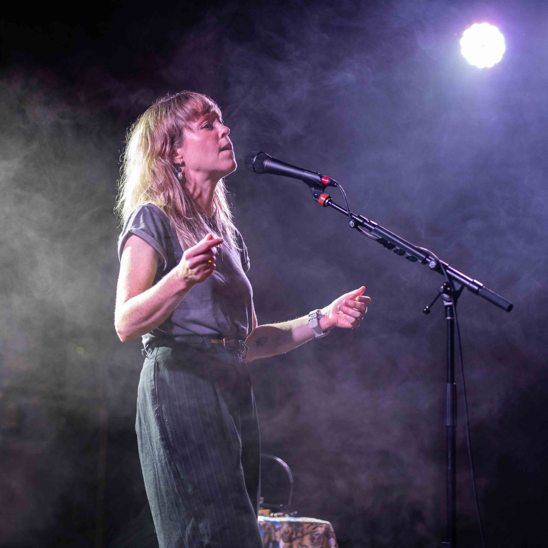 emilybarkerhalo's tweet photo. Dear New York City,
I'll be with you next month! My USA itinerary is just firming up but I wanted to share the first show of my mini-tour with you...
Tues 17th Sept @petescandystore in Brooklyn at 10:30pm.
https://t.co/mOA1ahiQHd
💛
Emily
#newyorkshow https://t.co/vEKkpXfz9A
