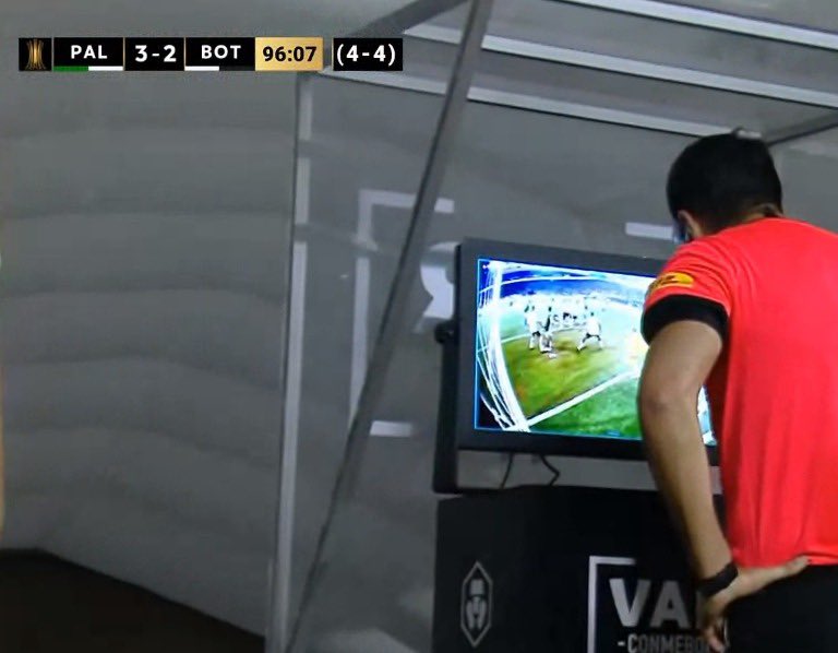 samengo_ofc's tweet photo. VALIDO OU NÃO, MEU IRMÃO

NÃO EXISTE LEVAR 3 GOLS NO FIM DE JOGO

BIZARRO O QUE O BOTAFOGO ABRIU AS PERNAS MLK https://t.co/2j04FdLWL3