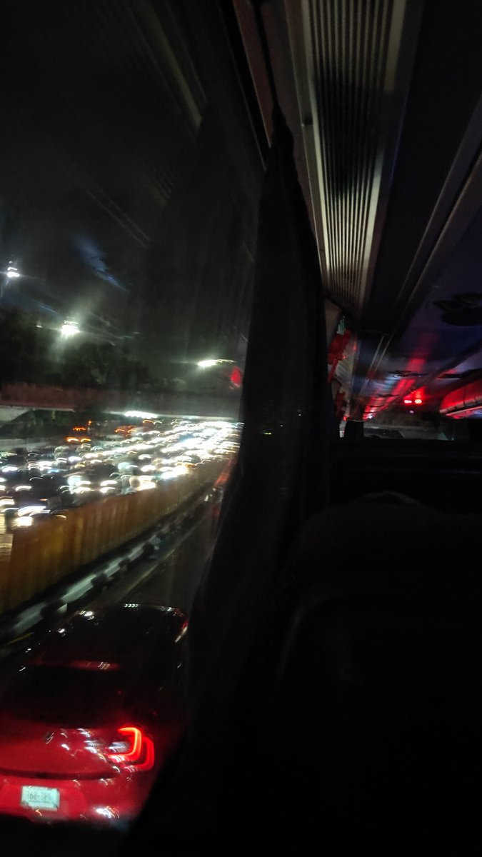 Después de 4 horas y media de tráfico, aún falta el de Circuito Interior. Así x Reforma. 
<a href="/ETNTURISTAR/">ETN Turistar Lujo</a> ¿tienes algún reporte de por qué la unidad de Queretaro-Cuernavaca no sé fue por Jorobas?