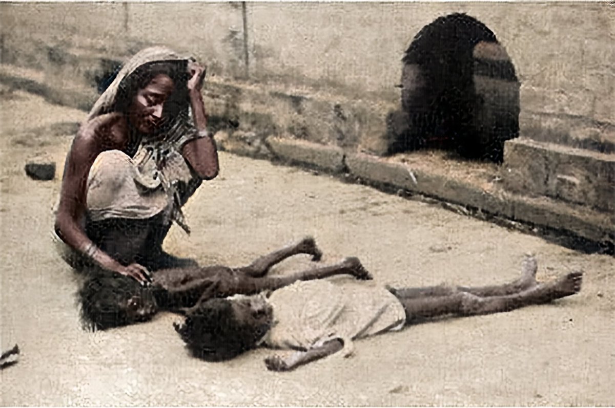 DaniMayakovski's tweet photo. Un 22 de agosto de 1943 se publicaban por primera vez estas fotos del genocidio de Bengala (La India), donde el imperialismo británico de la mano de Winston Churchill, exterminó de hambre hasta 5 millones de indios.

El gobierno británico, en 1942, tomó la decisión de robar todas las reservas de arroz a la población nativa de Bengala (La India), ocupada por los británicos, para enviar la comida a los soldados británicos en el frente de guerra, todo esto en medio de una crisis de cultivos por el daño de un ciclón en la región.

Ante la escasez de comida provocada por los británicos, los alimentos se empezaron a acaparar y a subir de precio, privando a la población definitivamente de comida y matándola de hambre.

Después de la publicación de las fotos del genocidio en Bengala, el escándalo llegó a Gran Bretaña y a la Cámara de los Comunes... la respuesta de Winston Churchill ante el escándalo, fue asegurar que el exterminio de 5 millones de personas en Bengala era "selección natural" porque los indios eran una "raza inferior" que se "reproducía como conejos".

El colonialismo británico causó aproximadamente 165 millones de muertes en la India en apenas 40 años, solo entre 1880 y 1920, además Reino Unido saqueó unos 45 billones de dólares de la India entre 1765 y 1938.