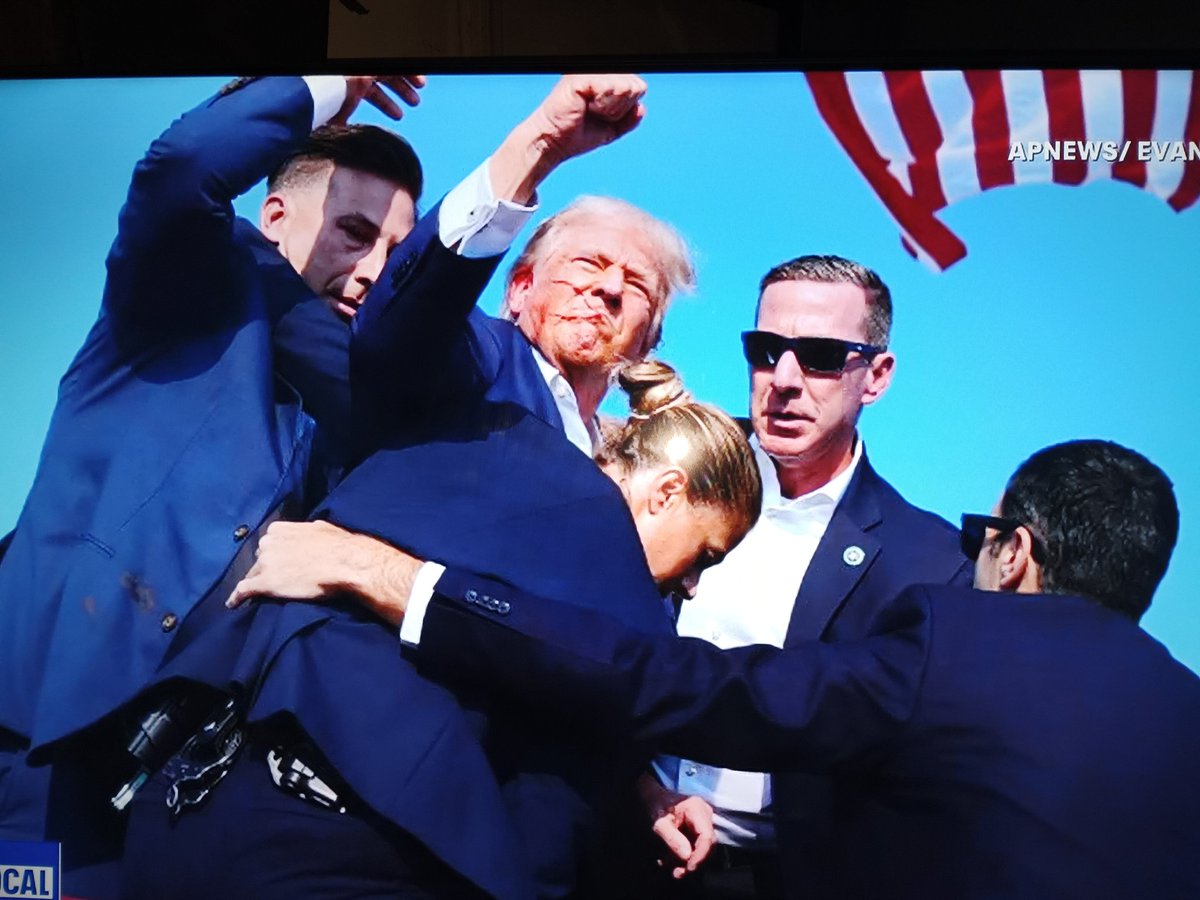 drew197215's tweet photo. Enough is enough we're not taking no More we're picking ourselves up off the floor cuz you can't keep a good man down 💯 
You Demoncrats think you're in control 🤣 this is simply 👼 versus  👹  anyone with a brain ears eyes and a heart knows it
King Jesus will prevail 
Fight..... https://t.co/Yl7U7bFkIG