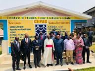 #Manono_Lithium
« (...) nous sommes assis sur nos ressources naturelles mais nous vivons dans la pauvreté », avait déclaré Abbé #Nshole, encore chef de la CENCO et un des représentants de l'église catholique en #RDC🇨🇩, sur les retards et corruption dans l'exploitation de #Manono.