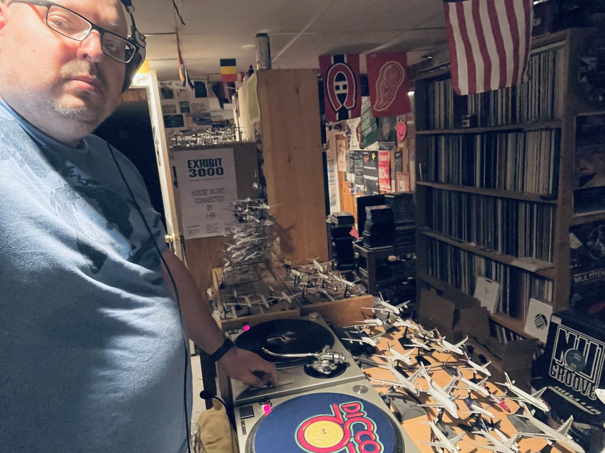 Once again in the non stop 100% classic disco mix and studio recording for my weekend fill in of The Groove Radio Show this Saturday from 1 pm to 3 pm on CKCU 93.1 FM in Ottawa / Gatineau, Canada 🇨🇦.