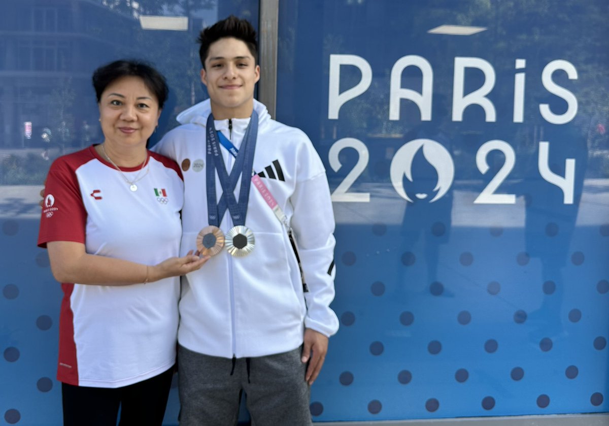 全红蝉应该是年龄最小的奥运冠军了. 让习大大高兴. 小师妹陈若琳将带她继续夺金🥇