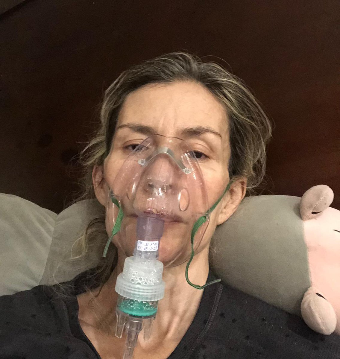 Raulgutierrez's tweet photo. 👉🏻 “Esta mujer que ven aquí es Claudia Manso, quien trabajó para la señora Fernanda Familiar durante 18 años, ¡sí, 18! 😱 Actualmente, la tiene demandada por qué violentó y la despidió sin justificación en un juicio laboral. En Imagen Radio, Claudia trabajó durante 30 años, entregando su vida. Ahora, en medio de su enfermedad, lucha por una indemnización y liquidación justa, así como por su pensión de @Tu_IMSS. Además, la señora Familiar no pagó las cuotas del IMSS durante esos 18 años. La señora Familiar la violentó, la humilló y la maltrató, negándose a reconocer su relación laboral. ¡Don @OlegarioVazquez , por favor, interceda  por los valores de la empresa que usted encabeza! 🙏🏻

@zoerobledo @hospitalangeles @STPS_mx @marathb 

CLAUDIA ESTÁ ENFERMA y merece un trato digno y justo! 👏🏻
