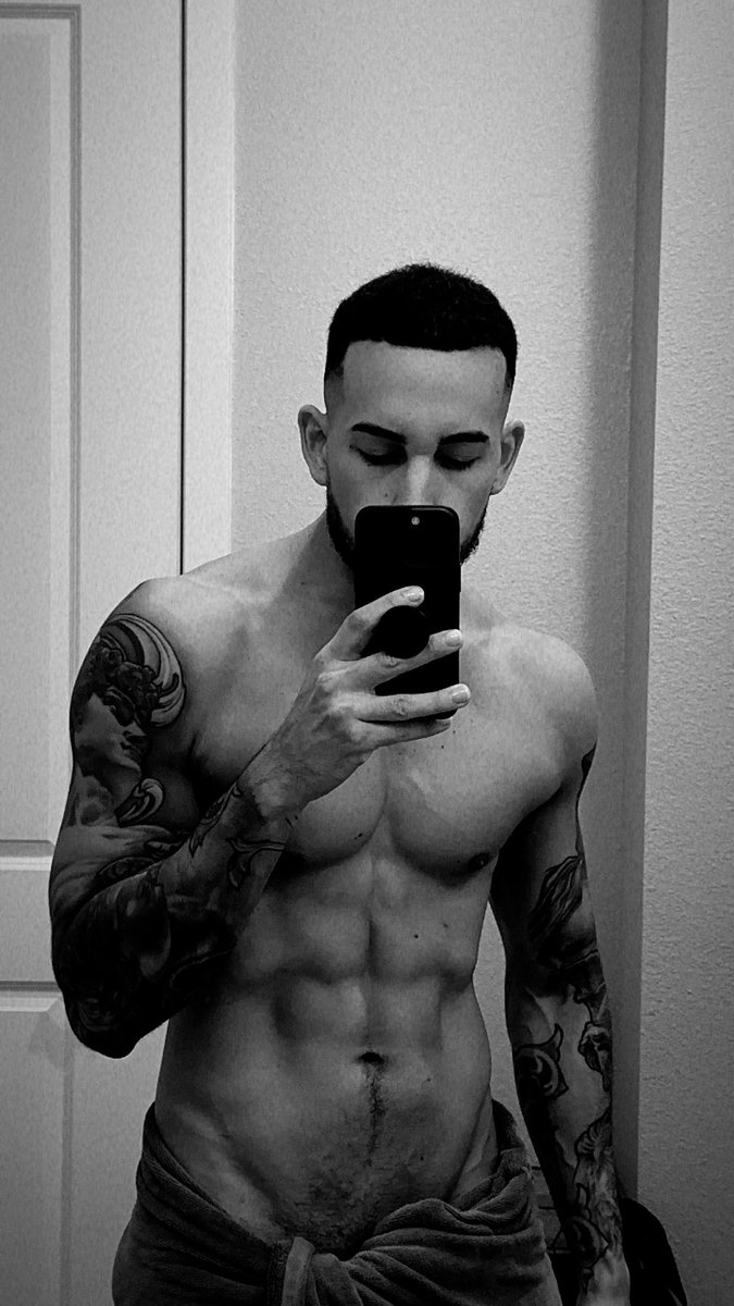 theetattboy's tweet photo. goodnight https://t.co/4LSscbXfbD