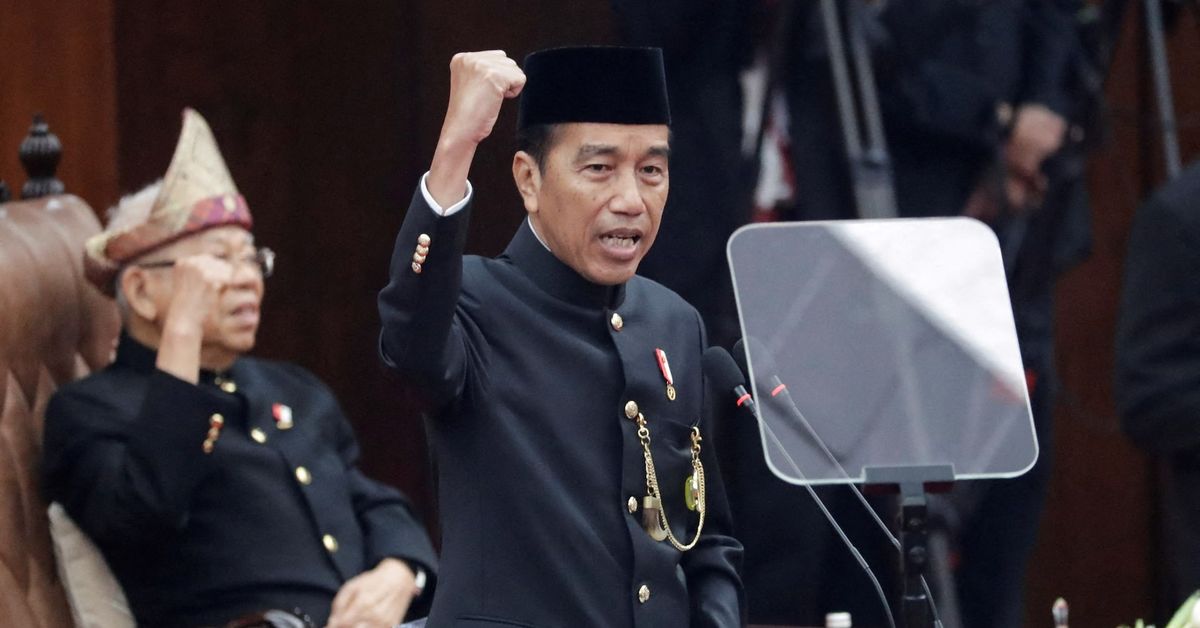 Power struggle between Indonesia's court and parliament sparks protests reut.rs/4fSNqxM