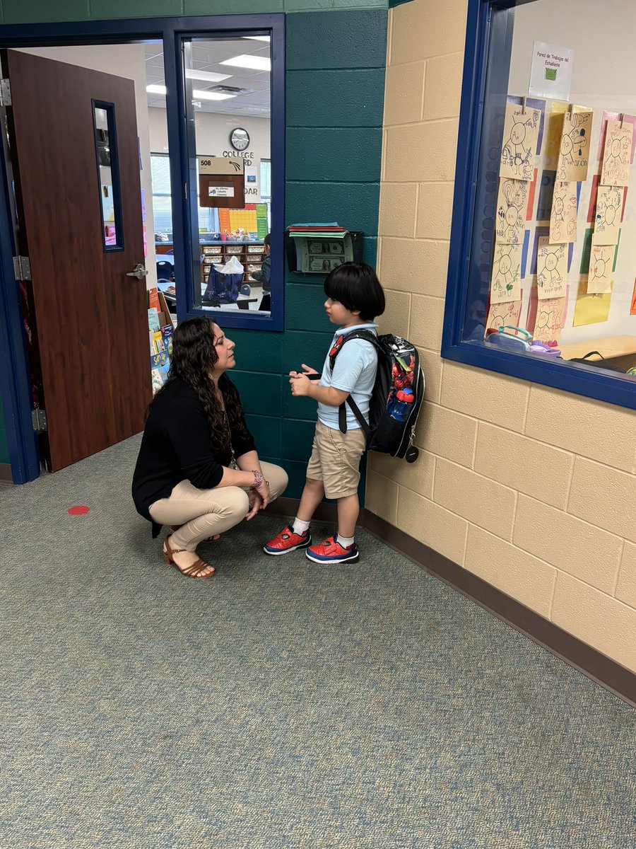 GordonHiggMEd's tweet photo. Threshold Ready! This is such an important part of  the day! #MAJORMORNINGS #thresholdmatter #ourteachersrock https://t.co/CFhVSggHHP