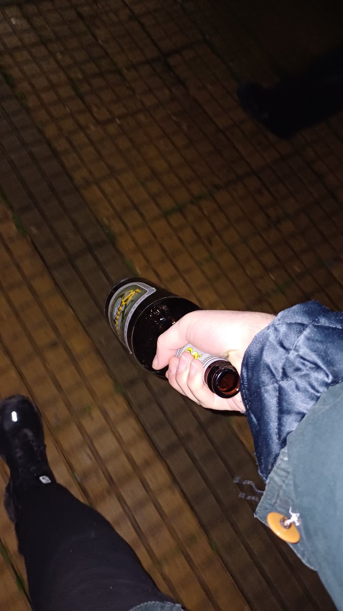 Gedenciadriver's tweet photo. vas a comprar una birra // pero quizas te cruzas a migue granados https://t.co/aDutE4MSRa