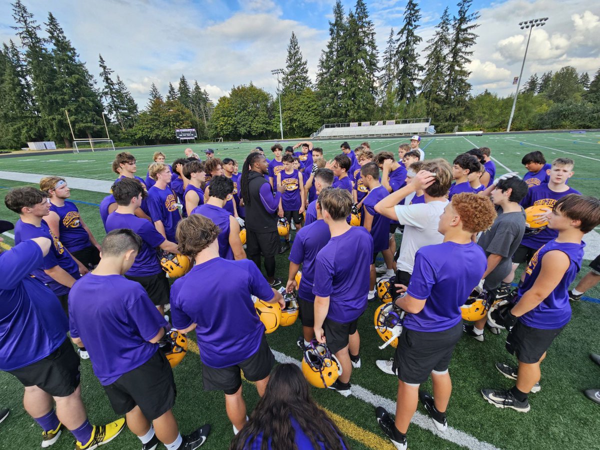 It's FOOTBALL SEASON!! Today was a good day! We back at it tomorrow, AND THEN SOME 🏈