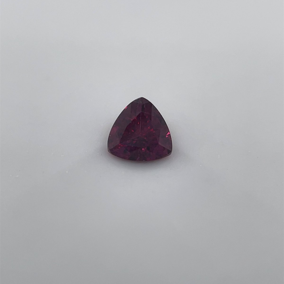 DelmiglioreJ's tweet photo. 【6069-10】
パイロープガーネットルース 0.202ct
3.61×3.60×2.20mm 日独ソ付
#パイロープガーネット #pyropegarnet
#ガーネット #garnet
#カピルのお店デルミリオーレ https://t.co/rTAzIIoRMx