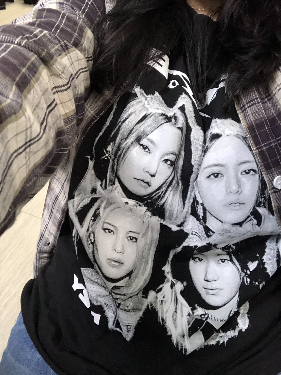 ryujinscart's tweet image. late feedback but thank u @elixirjimin for this born to be official shirt! thank u also for being accommodating on my requests! :] 

#elixirjmnsells