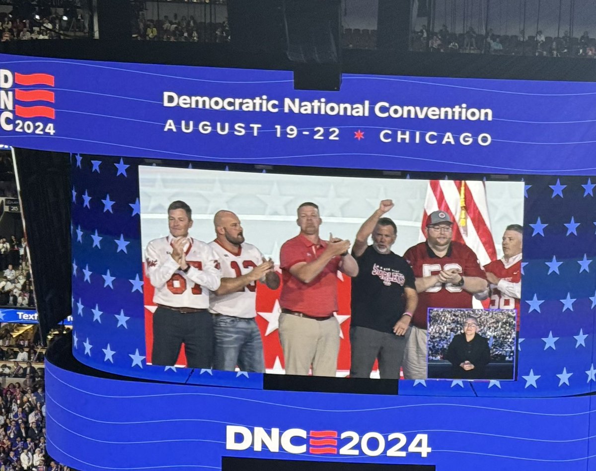 AmyMcGrathKY's tweet photo. Bringing out the old football team for Tim. THAT is awesome! https://t.co/YCuAMHf8WY