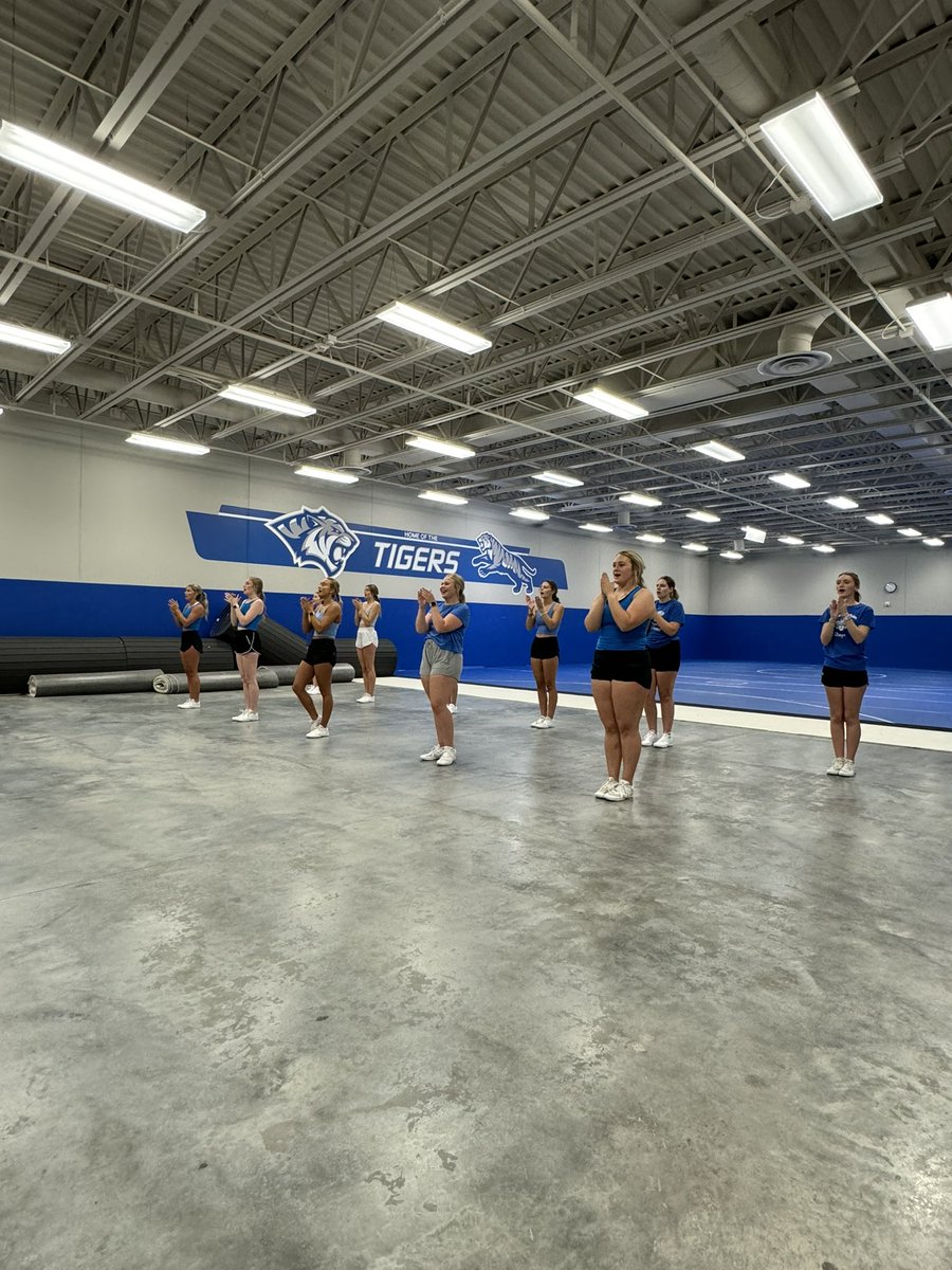 DWTigerCheer's tweet photo. Day #2 is complete!
We battled the rain this morning for our media day!
Breakfast was sponsored by the Fox family!
Lunch from Scoreboard Pub &amp; Grille thanks to the Gropper and Oedekoven families!
Dinner hosted by the Seberts with special guests Lou and Carol Sebert! 💙🤍💙 https://t.co/dfqiUwTIGS