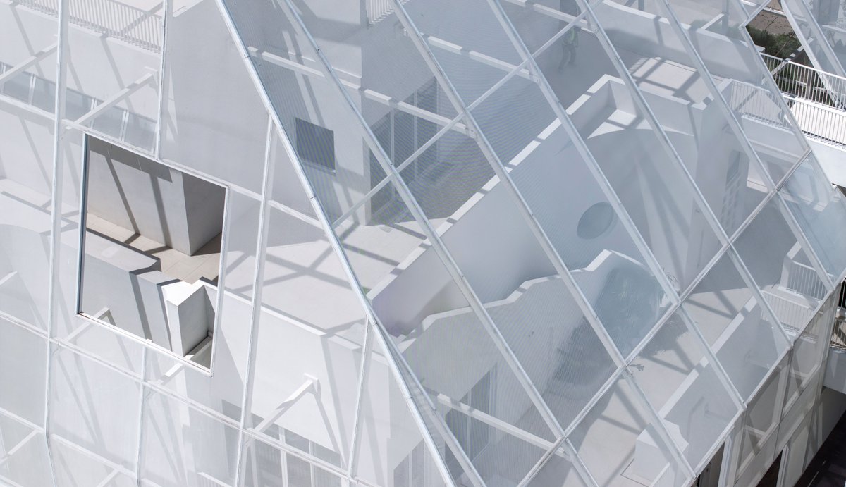 WutopiaLab's tweet image. Flickering Peak丨玉山岚峰 正大咖啡小镇艺术中心 2024

In 2024, the Flickering Peak, designed by Wutopia Lab, was completed in Coffee Village, Wanning, Hainan. The Sun River Art Center, covered with a semi-transparent white Ferrari membrane composed of three perforation rates, was…