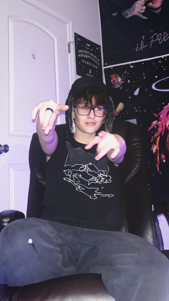 aaron schilly tweet media